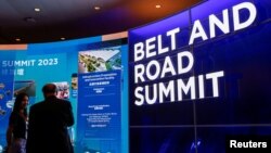 រូបឯកសារ៖ អ្នកជំនាញពិភាក្សាគ្នានៅក្នុងកិច្ចប្រជុំកំពូលនៃគម្រោងក្រវាត់ផ្លូវពាណិជ្ជកម្មរបស់ចិន Belt and Road នៅទីក្រុងហុងកុង កាលពីថ្ងៃទី១៤ ខែកញ្ញា ឆ្នាំ២០២៣។ 