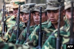 រូប​ឯកសារ៖ សមាជិក​ក្រុម​ឧទ្ទាម​រំដោះជាតិ​ Ta'ang ហាត់​នៅ​ក្នុង​ព្រៃ​នៅ​រដ្ឋ Shan ភាគ​ខាង​ជើង​មីយ៉ាន់មា កាល​ពី​ថ្ងៃ​ទី​៨ ខែ​មីនា ឆ្នាំ​២០២៣។