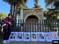 2023年11月19日星期日上午1100，洛杉矶人权组织“视觉艺术家协会”与中国异议人士齐聚帕萨迪纳老城区，与杜达游行队伍共同沿街游行，呼吁中国政府释放香港和中国的政治犯。” (美国之音 张木林）