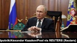 រូបឯកសារ៖ ប្រធានាធិបតី​រុស្ស៊ី​លោក Vladimir Putin ចូលរួម​កិច្ច​ប្រជុំ​មួយ​នៅ​វិមាន​ក្រឹមឡាំង ក្នុងទីក្រុង​មូស្គូ ប្រទេសរុស្ស៊ី កាលពីថ្ងៃទី២០ ខែកុម្ភៈ ឆ្នាំ២០២៤។ 