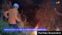 Kebahakaran lahan di kabupaten Sumedang, Kamis 20 Juli 2023, pukul 17:50 WIB. (Foto: YouTube/@BNPBIndonesia)