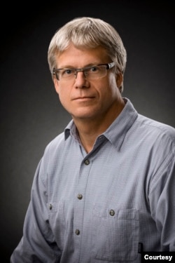 位于美国华盛顿特区的大西洋理事会高级研究员罗谷(Dexter Roberts)