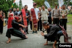 Kemeriahan penampilan perwakilan komunitas pariwisata dan ekonomi kreatif di The Kaldera Toba, Ajibata, Kabupaten Toba, Rabu (19/7). (Courtesy: Kemenparekraf)