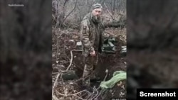 Nga videoja e ekzekutimit të ushtarakut ukrainas të kapur rob (marrë nga RadioSvoboda)
