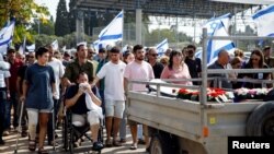 Sahrana žrtava napada na kibuc Beeri (REUTERS/Shir Torem)