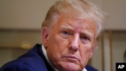 Корумпираната администрација на Бајден ги извести моите адвокати дека сум обвинет, навидум поради измамата со кутиите, напиша Трамп на својата платформа „Truth Social“