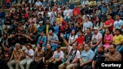 Menparekraf Sandiaga Uno menyaksikan penampilan perwakilan komunitas parekraf dari delapan kabupaten di sekitar Danau Toba dalam acara Kumpul Kreatif "Suara Suara Danau Toba" di The Kaldera Toba, Ajibata, Kabupaten Toba, Rabu (19/7). (Courtesy: Kemenparekraf)