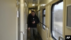 Volodimir Zelenski u vozu tokom intervjua za AP