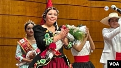 Hatun Killa asegura que cuando canta expresa su sentir y que logra una reciprocidad por parte del público. [Foto: Mitzi Macias, VOA].