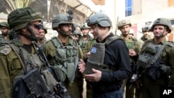 Израел рече дека Хамас е виновен за високиот биланс на цивилни жртви, наведувајќи ја неговата употреба на преполни станбени области и тунели