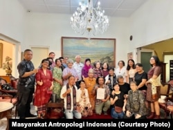 Masyarakat Antropologi Indonesia usai menyampaikan pernyataan mengenai kondisi demokrasi di Indonesia, di Rumah Bung Hatta, Jakarta, 9 Februari 2024. (Foto: Masyarakat Antropologi Indonesia)