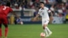 Alejandro Zendejas de Estados Unidos (7) conduce el balón durante la segunda mitad de un partido de fútbol de la Copa Oro de CONCACAF contra St. Kitts & Nevis, el 28 de junio de 2023 en St. Louis. 
