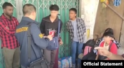 ထိုင်းပြည်ဝင်ခွင့်တံဆိပ်တုံးအတုပါ နိုင်ငံကူးလက်မှတ်ကိုင်ဆောင်သူ မြန်မာ ၂၀ အဖမ်းခံရ (အောက်တိုဘာ ၂၉၊ ၂၀၂၃)