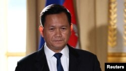 រូបឯកសារ៖ នាយករដ្ឋមន្ត្រីកម្ពុជា​លោក ហ៊ុន ម៉ាណែត ថ្លែងនៅក្នុង​សន្និសីទសារព័ត៌មានមួយ​ជាមួយ​ប្រធានាធិបតី​បារាំង​ក្នុង​អំឡុង​ទស្សនកិច្ចរបស់លោក នៅទីក្រុងប៉ារីស ប្រទេសបារាំង កាលពីថ្ងៃទី១៨ ខែមករា ឆ្នាំ២០២៤។ 