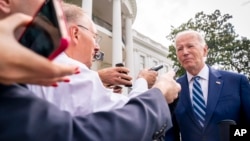 Претседателот, говорејќи пред новинарите во Белата куќа, рече дека е тешко да се каже до кој степен Путин е ослабен