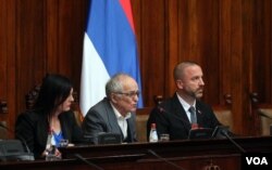 Najstariji poslanik Stojan Radenović (SNS) predsedava konstitutivnom sednicom Skupštine Srbije (Foto: FoNet)