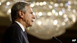 যুক্তরাষ্ট্রের পররাষ্ট্রমন্ত্রী অ্যান্টনি ব্লিংকেন টোকিওতে জি সেভেনের পররাষ্ট্রমন্ত্রীদের বৈঠকের পর সংবাদ সম্মেলন করেন। (৮ নভেম্বর, ২০২৩)