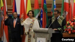 ዛሬ ጥር 30/2016 ዓ.ም. የውጭ ጉዳይ ሚኒስትር ሆነው ሆነው የተሾሙት አምባሳደር ታዬ አጽቀሥላሴና ጤና ሚኒስትር ዶክተር መቅደስ ዳባ ቃለ መሐላ ሲፈጽሙ። /ፎቶ ሕዝብ ተወካዮች ምክር ቤት ፌስ ቡክ ገፅ/