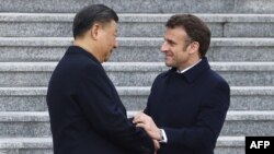 2023年4月6日，法國總統馬克龍與中國國家主席習近平在北京舉行的歡迎儀式上。（法新社照片）