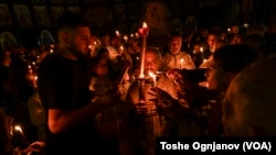 Пред почетокот на богослужбата, во Соборниот храм пристигна и Светиот оган од Ерусалим и беше споделен со верниците