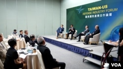 一个由25家美国国防承包商所组成的代表团5月3日于台北出席“台美国防产业合作论坛”。（美国之音特约记者林乃绢拍摄）