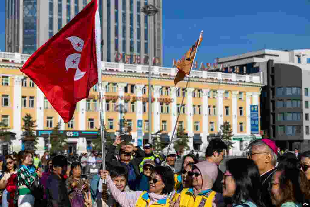 2023 年 9 月 2 日，蒙古乌兰巴托苏赫巴托广场上的香港民众。