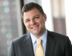 國際律師事務所哈里斯‧布里肯（Harris Bricken）的律師、曾在中國廣州擔任美國領事官員的王安平（Frederic Rocafort）(照片來源：Harris Bricken Sliwoski LLP.）