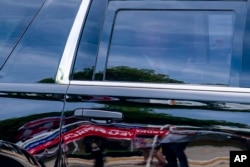 Bivši predsjednik Donald Trump stiže u svoje ljetovalište na Floridi, 12. juni 2023.