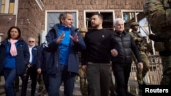 Гендиректор МАГАТЕ Рафаель Гроссі та президент України Володимир Зеленський під час візиту в Запоріжжя 27 березня 2023 року (Фото: Ukrainian Presidential Press Service/via Reuters)