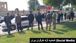 تجمع بازنشستگان تأمین اجتماعی مقابل فرمانداری شوش؛ خوزستان؛ چهارشنبه ۲ فروردین ۱۴۰۲