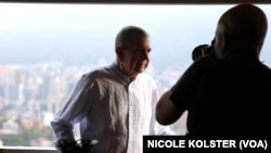 El candidato presidencial venezolano Edmundo González antes de participar en su primer acto de masas el 18 de mayo de 2024.