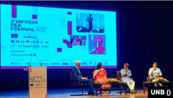 রবিবার সন্ধ্যায় ঢাকায় নিযুক্ত ইইউ রাষ্ট্রদূত চার্লস হোয়াইটলির পরিচালনায় একটি চমকপ্রদ আলোচনা পর্বের মাধ্যমে উদ্বোধনী অনুষ্ঠান শুরু হয়।