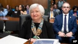 La secretaria del Tesoro, Janet Yellen, testifica ante la Comisión de Finanzas del Senado de EEUU sobre la solicitud de presupuesto hecha por el presidente Joe Biden para el año fiscal 2024, el jueves 16 de marzo de 2023, en el Capitolio en Washington. (Foto AP/Jacquelyn Martín)