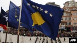 ARHIVA - Parada pripadnika Kosovskog zaštitnog korpusa u Prištini, februar 2013. (Foto: AFP/Armend Nimani)