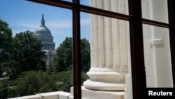 Во резолуцијата, Сенатот ги повика претседателот и државниот секретар на САД, како и европските сојузници, да се залагаат за отворање на првиот преговарачки кластер на ЕУ со Северна Македонија, без дополнителни билатерални услови