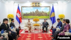 មេដឹកនាំគណបក្សភឿថៃអ្នកស្រី Paetongtharn Shinawatra និងប្រធានរដ្ឋសភាស្តីទីនៃគណៈកម្មាធិការកណ្ដាលគណបក្សប្រជាជនកម្ពុជា លោក ជាម យៀប ក្នុងជំនួបមួយនៅរាជធានីភ្នំពេញ កាលពីថ្ងៃទី១៨ ខែមីនា ឆ្នាំ២០២៤។ (Facebook/National Assembly Of Cambodia)