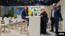 រូបឯកសារ៖ មន្ត្រីប៉ាឡេស្ទីនជួបជុំគ្នានៅសាល​ប្រជុំសម្រាប់ប៉ាឡេស្ទីនក្នុងអំឡុងសន្និសីទអង្គការសហប្រជាជាតិស្តីពីការប្រែប្រួលអាកាសធាតុលើកទី២៨ ឬ COP28 នៅទីក្រុងឌូបៃ ប្រទេសអេមីរ៉ាតអារ៉ាប់រួម កាលពីថ្ងៃទី៣ ខែធ្នូ ឆ្នាំ២០២៣។