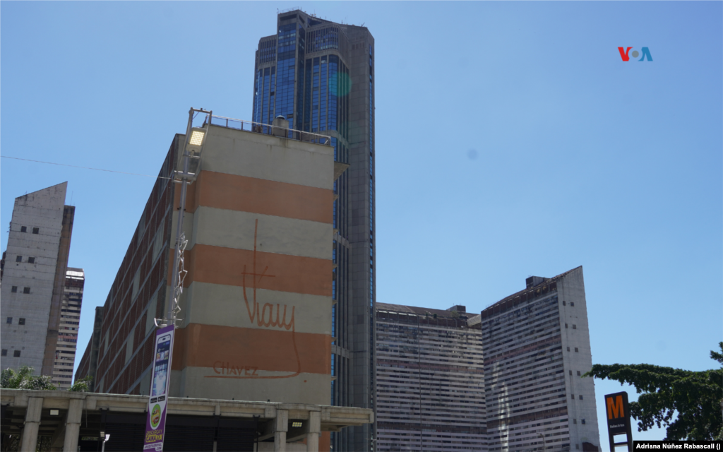  La firma de Chávez también se ha plasmado en los edificios de apartamentos de la Misión Vivienda. 