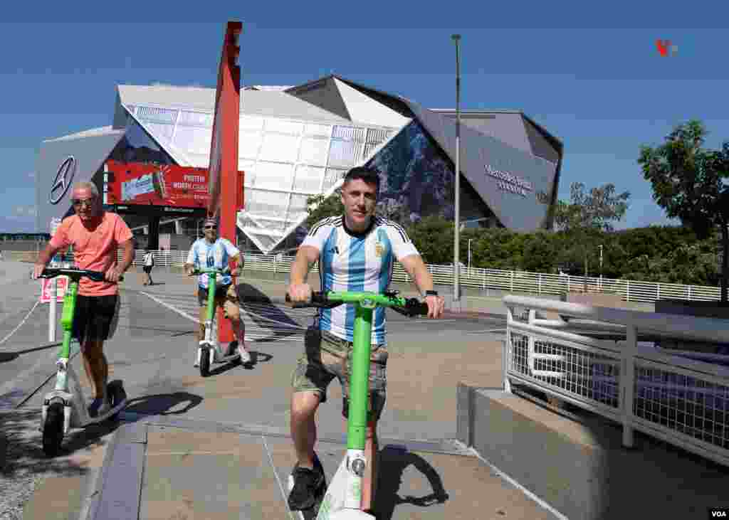 Más de 70.000 aficionados estarán presentes a las 8:00pm (hora local) en el estadio donde además habrá un espectáculo de apertura con un artista destacado de la región.