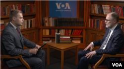 Міністр оборони Латвії на інтервʼю з журналістом української служби Голосу Америки