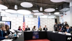 2022年12月5日“歐盟-美國貿易和技術委員會”在美國馬里蘭州大學公園市召開會議期間還舉行了”美國-歐盟利益攸關國對話討論會“。與會者有美國貿易代表戴琪、美國務卿布林肯、美商務部長雷蒙多、歐洲委員會執行副主席維斯塔格以及歐盟委員會執行副主席東布羅夫斯基斯。