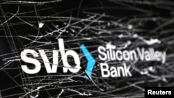 ARCHIVO: el logotipo destruido de SVB (Silicon Valley Bank) se ve en esta ilustración tomada el 13 de marzo de 2023.
