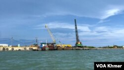 កំពង់ផែពហុបំណងកំពត ក្នុងភូមិគីឡូ១២ សង្កាត់កោះតូច ក្រុងបូកគោ ខេត្តកំពត នៅថ្ងៃទី២៦ ខែឧសភា ឆ្នាំ២០២៤។ (កាន់ វិច្ឆិកា/វីអូអេ)