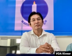 លោក លី សុធារ៉ាយុតិ្ត អគ្គលេខាធិការគណបក្សភ្លើងទៀន នៅក្នុងសិទ្នសីទសារព័ត៌មានមួយ នៅស្នាក់ការគណបក្សឆន្ទៈខ្មែរ ក្នុងរាជធានីភ្នំពេញ នាថ្ងៃទី១០ ខែមិថុនា ឆ្នាំ២០២៤។ (លាស់ លីបលីប/វីអូអេ)