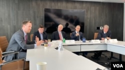 專家在美台商業協會與2049項目研究所舉辦的半導體研究項目中討論美台半導體供應鏈夥伴關係。（2023年4月25日，美國之音鍾辰芳拍攝）