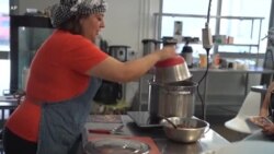 ဟင်းချက်သင်ပေးရင်း ရံပုံငွေရှာတဲ့ Chris's Kitchen
