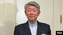 台湾经济部长郭智辉2024年6月23日在华盛顿接受媒体采访。（美国之音记者李逸华拍摄）