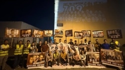 7月7日星期日傍晚，洛杉磯民主及異議人士在華人聚集地丁胖子廣場和美國銀行十字路口商業區集會，舉行“剃光頭革命”，以聲援“709”被抓捕的律師及其家屬。