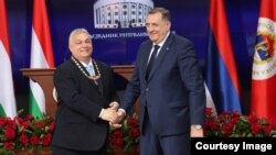 Predsjednik RS-a Milorad Dodik odlikovao je Ordenom na ogrlici RS-a premijera Mađarske Viktora Orbana, Banjaluka, 5. april 2024. (Foro: Kabinet predsjednika RS-a)