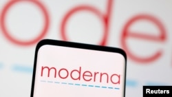 El logotipo de Moderna se muestra en esta imagen tomada el 3 de mayo de 2022. 